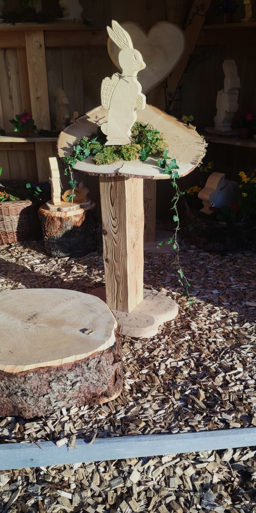 Osterhase auf Säule